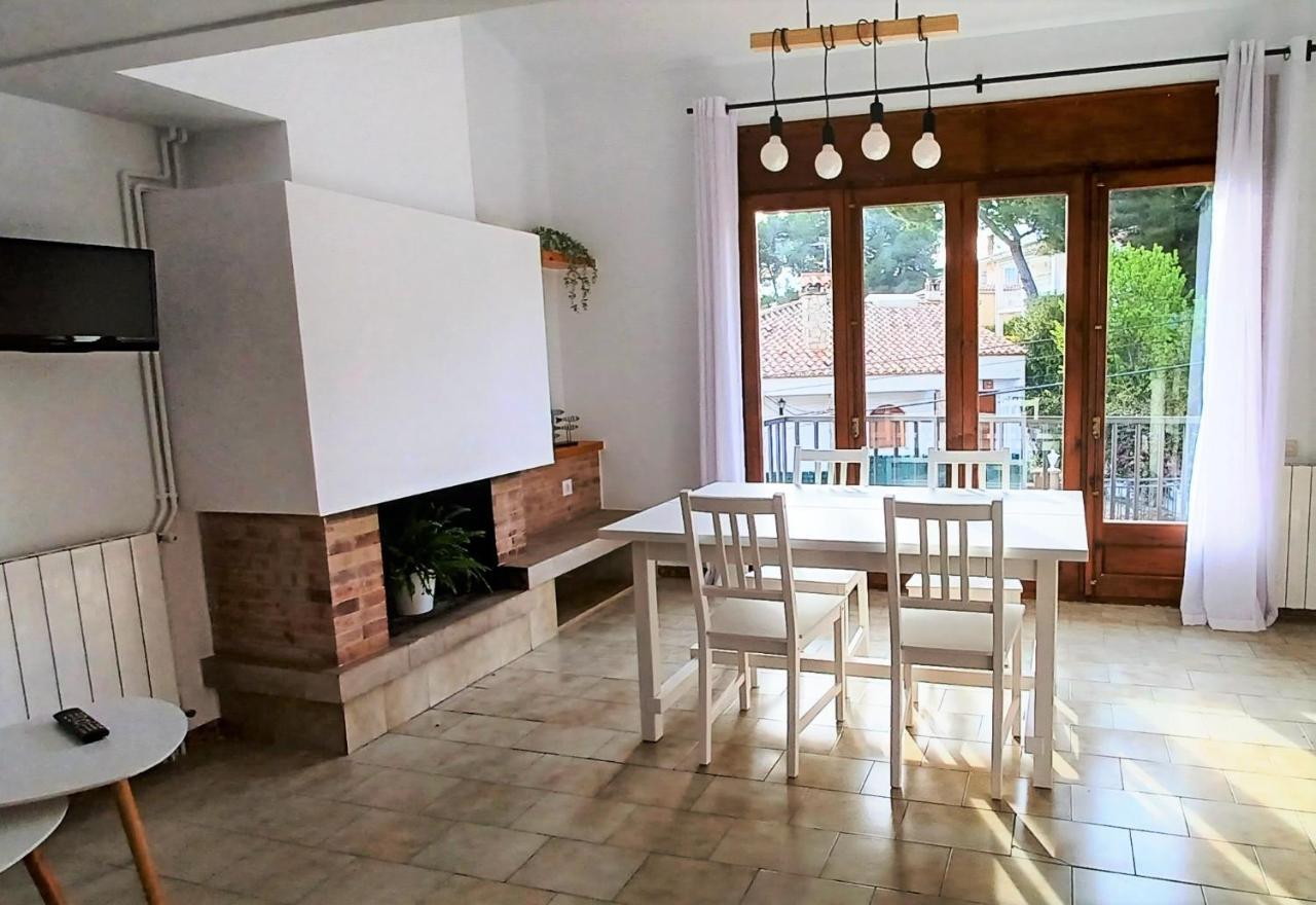شقة Agradable Casa Con Terraza En S'Agaro سان فيليو ذي غيشولس المظهر الخارجي الصورة
